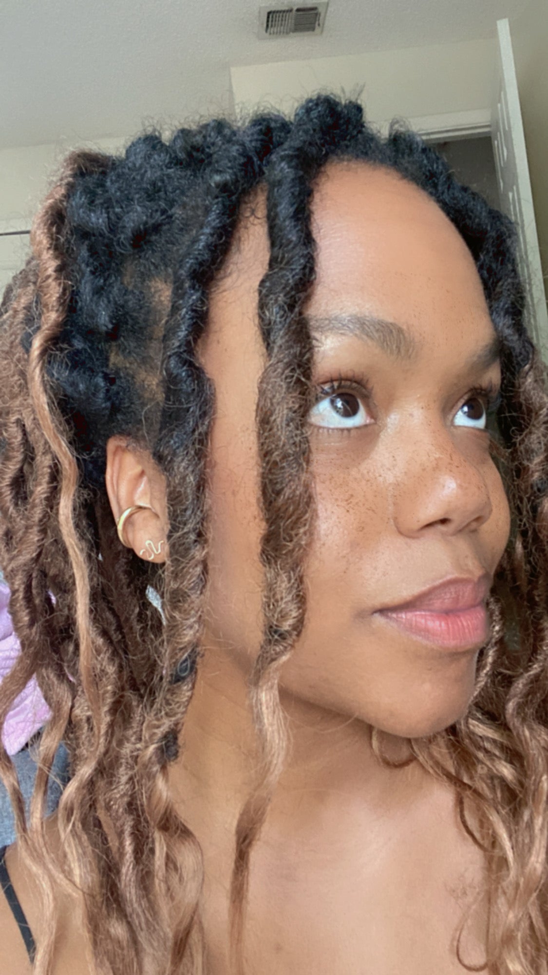 Squiggle studs